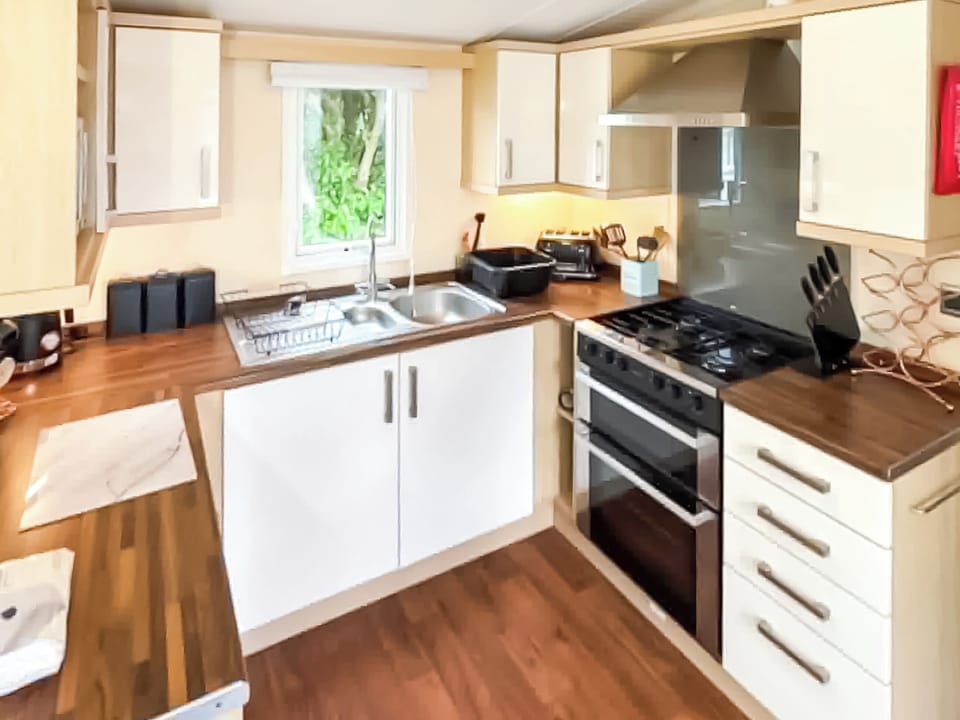 Open plan living space | 86 Cader Idris, Pwllheli