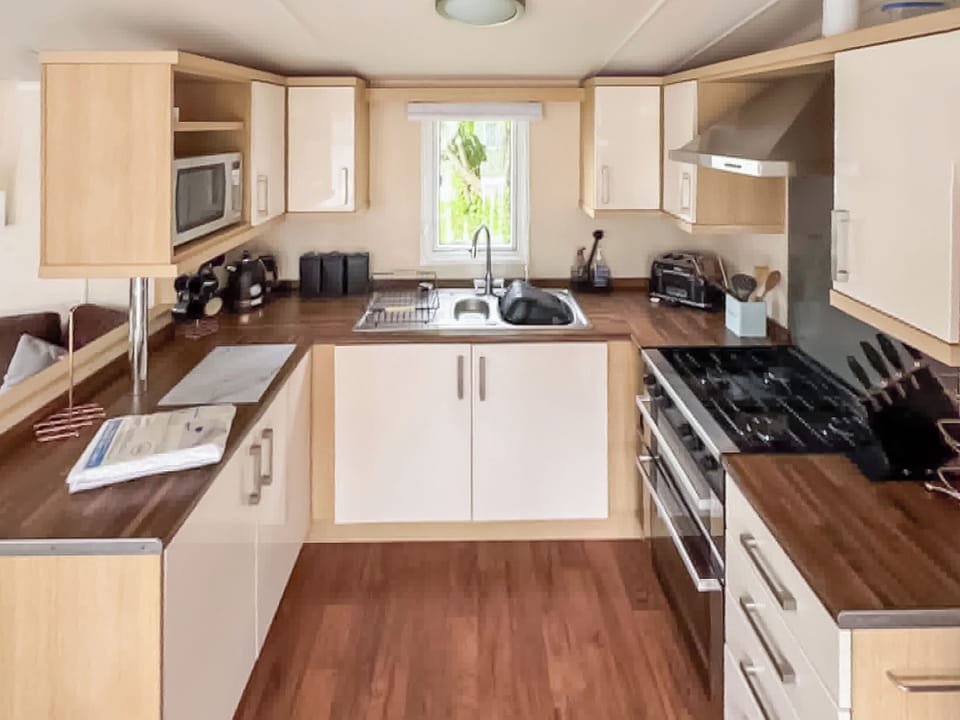 Open plan living space | 86 Cader Idris, Pwllheli