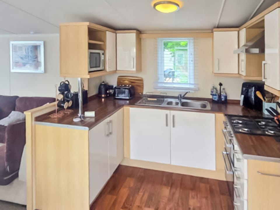 Open plan living space | 86 Cader Idris, Pwllheli