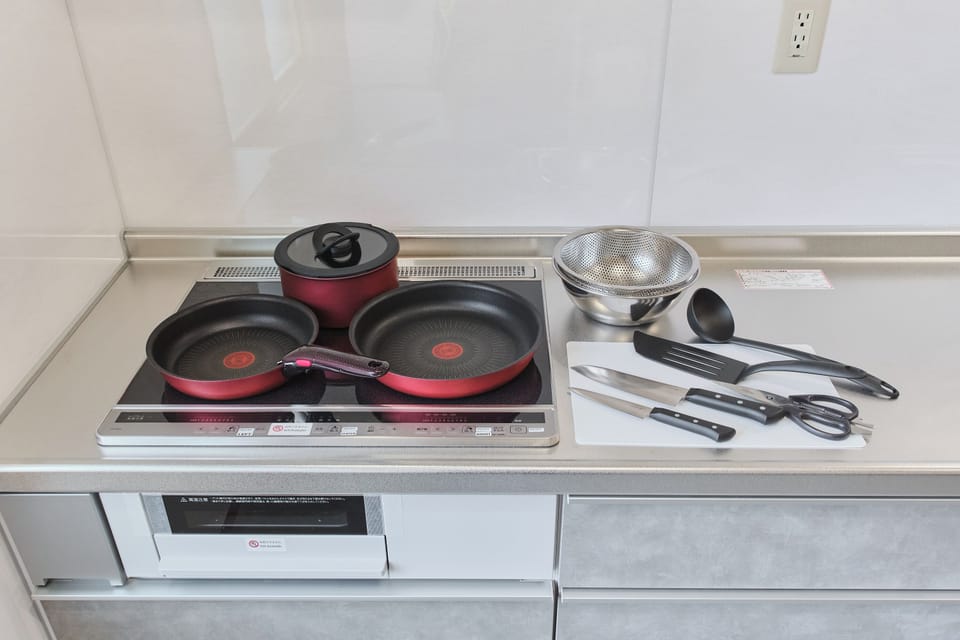 Deluxe Villa, City View | Private kitchen | Full-size fridge, microwave, rice cooker, cookware/dishes/utensils