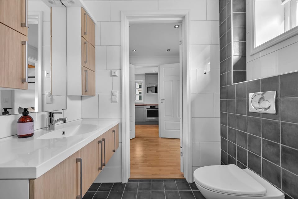 Sleek bathroom with fine details
