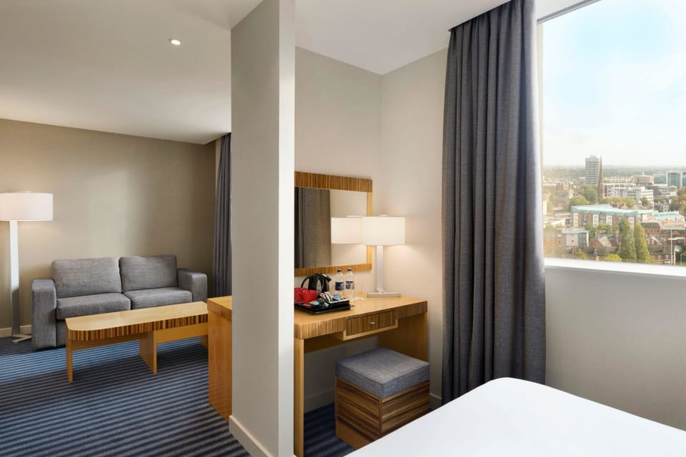 Business Room, 1 Double Bed, Non Smoking | Desk, blackout drapes, iron/ironing board, free cribs/infant beds