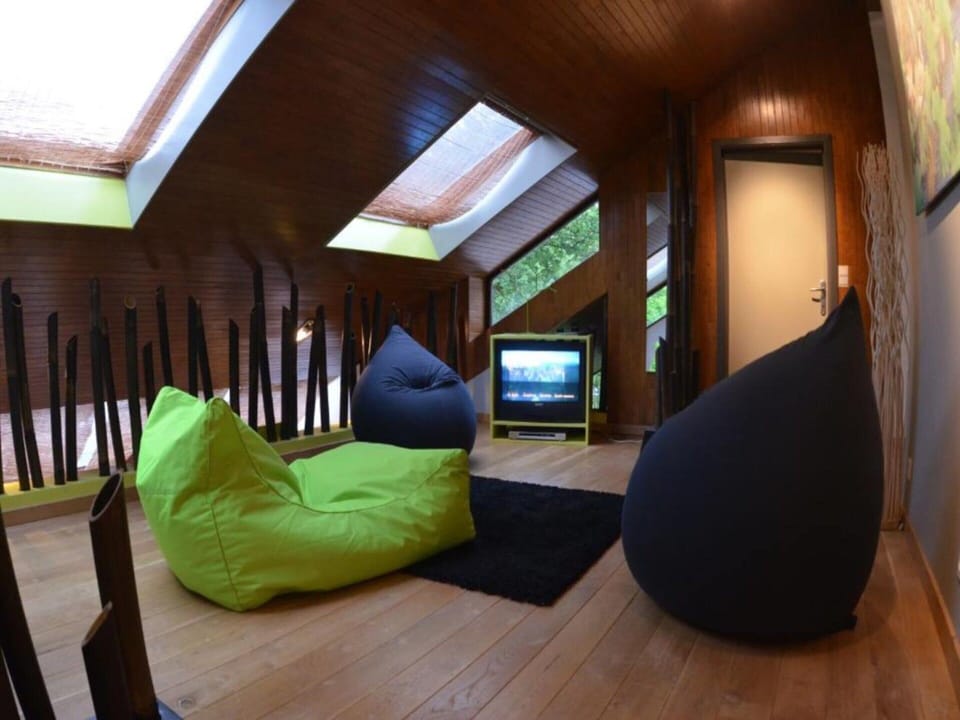 House | Game room