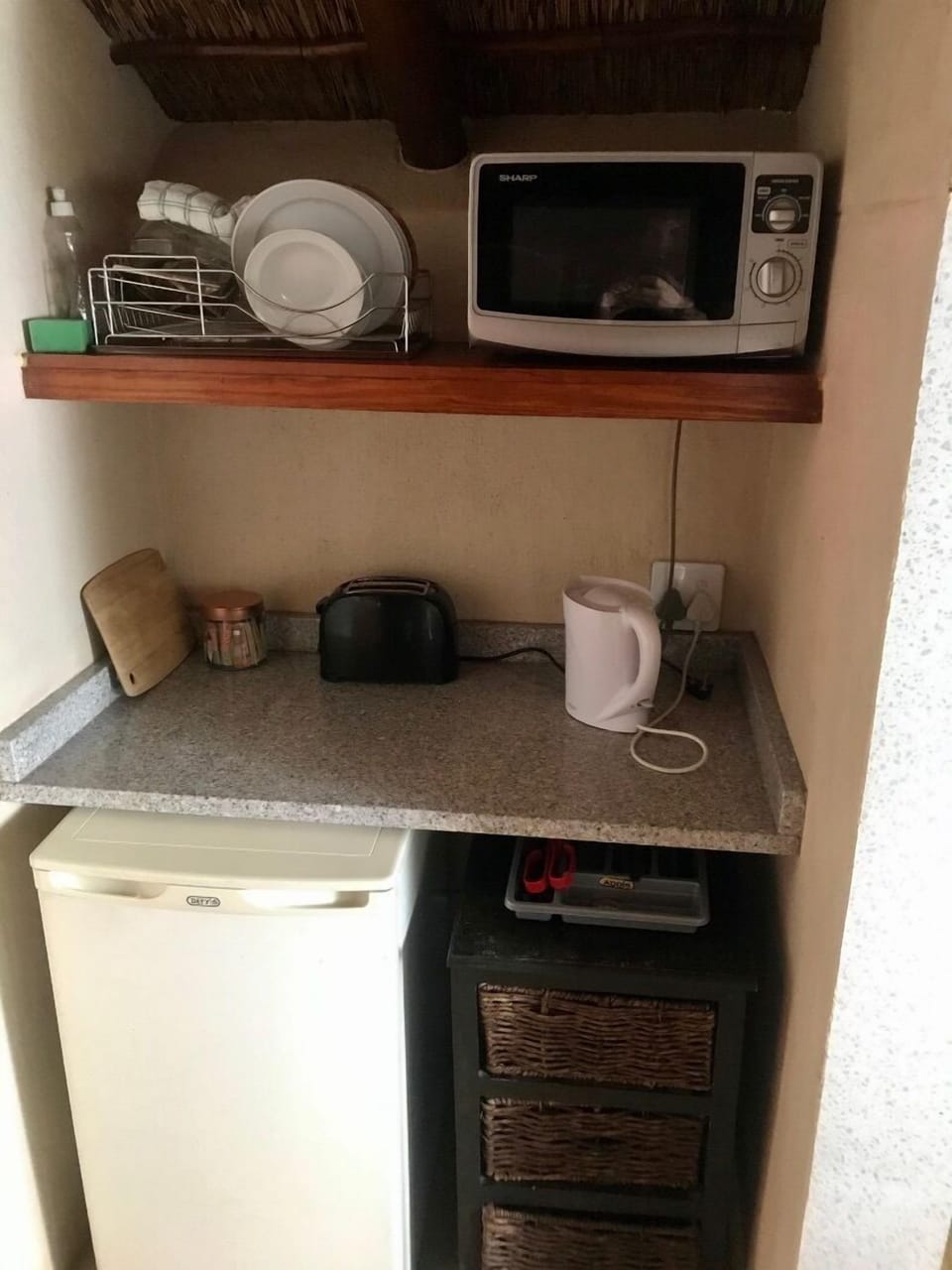 Coffee/tea maker, full-size fridge, microwave, cookware/dishes/utensils