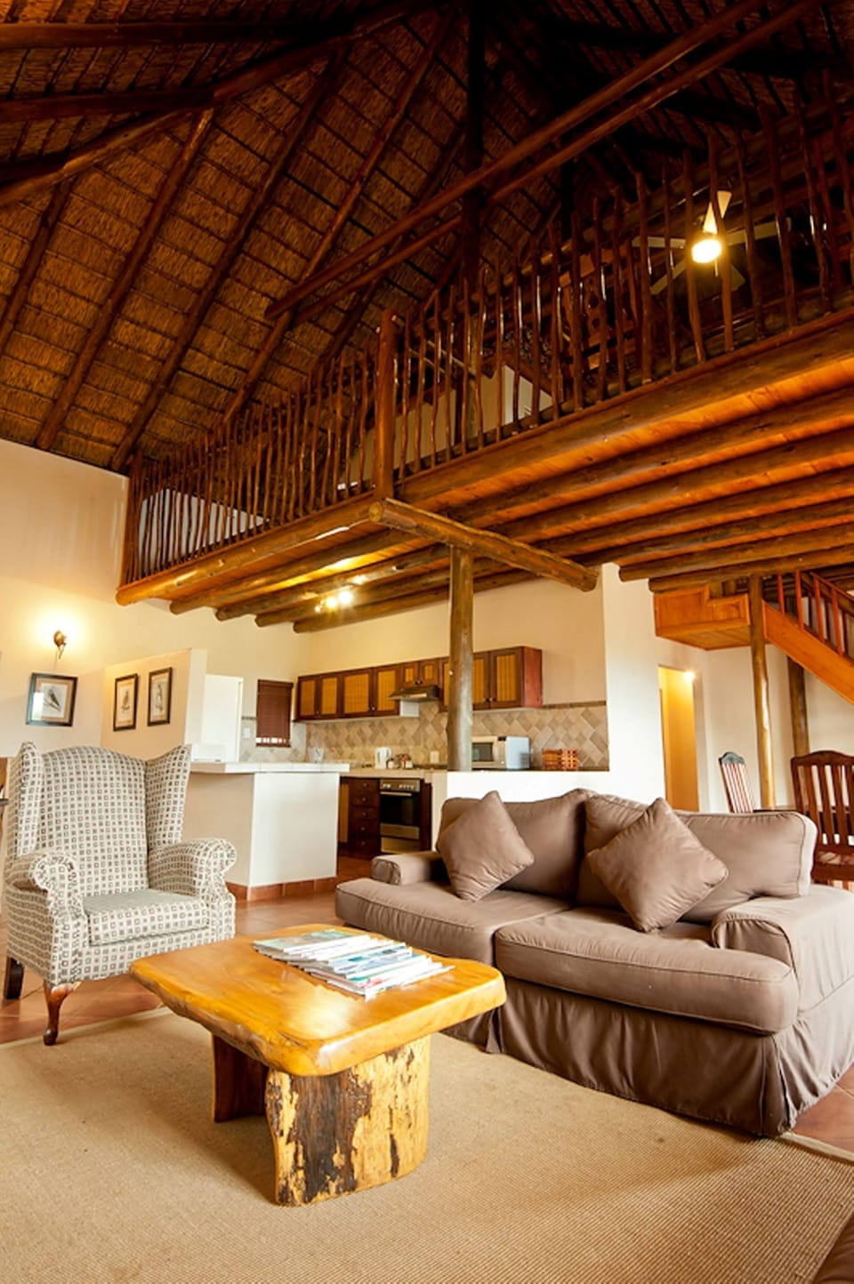 Comfort House, 3 Bedrooms, Pool Access, Mountain View | Living room | 40-inch flat-screen TV with cable channels, TV