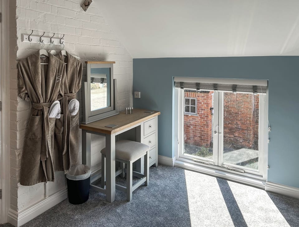 Twin bedroom | Farmhouse Cottage, Kirk Langley