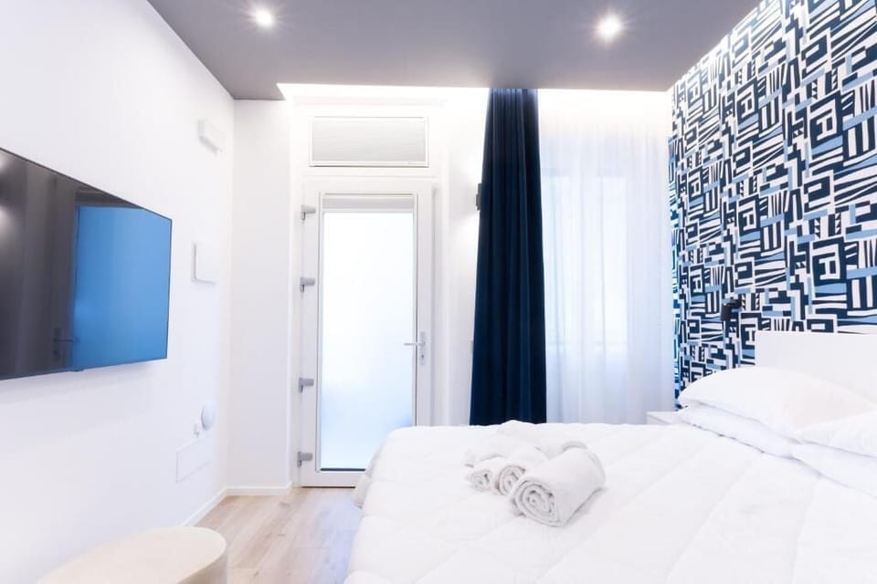 Superior Room, Balcony, Partial Sea View | Minibar, desk, soundproofing, WiFi (free)