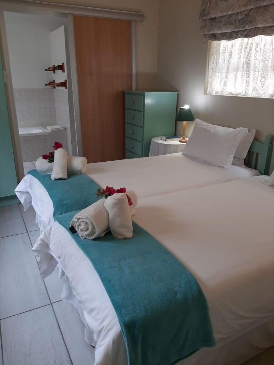 S/Catering Unit - Elf | Individually furnished, iron/ironing board, free WiFi