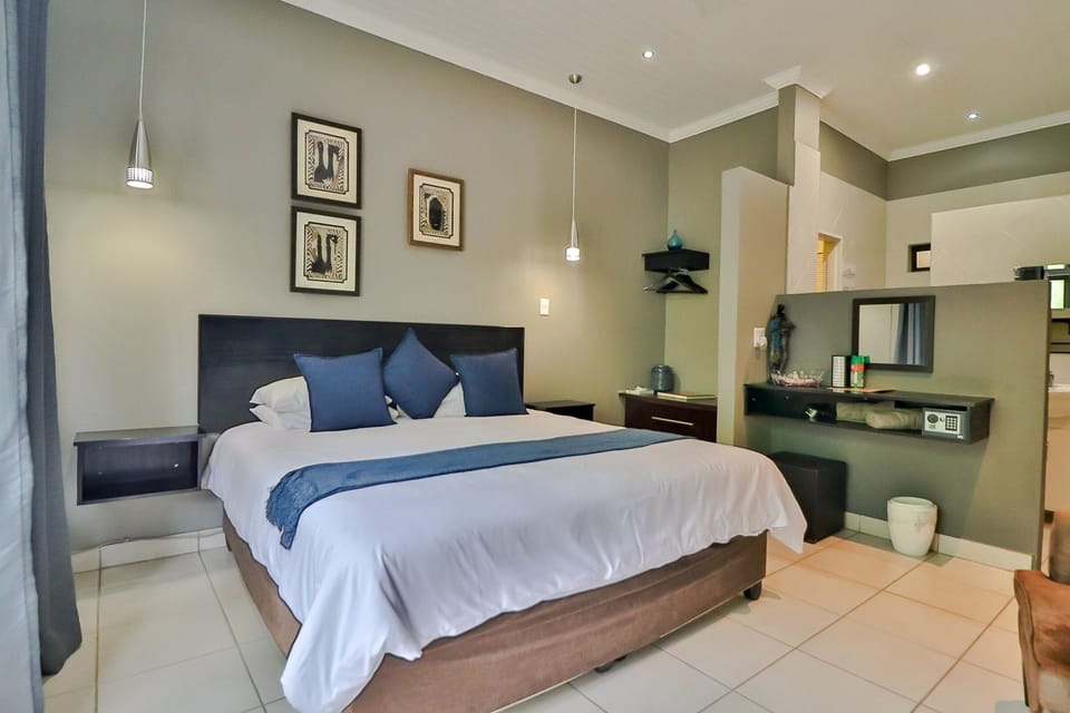 Room | 3 bedrooms, premium bedding, minibar, in-room safe