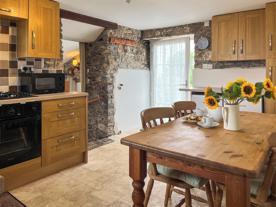 Kitchen/diner | Bickle Bice Barn - Cheesewring Farm, Minions