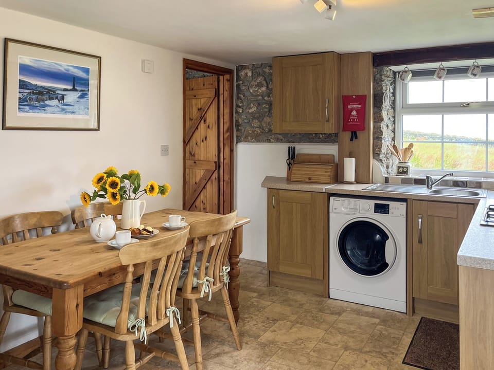 Kitchen/diner | Bickle Bice Barn - Cheesewring Farm, Minions
