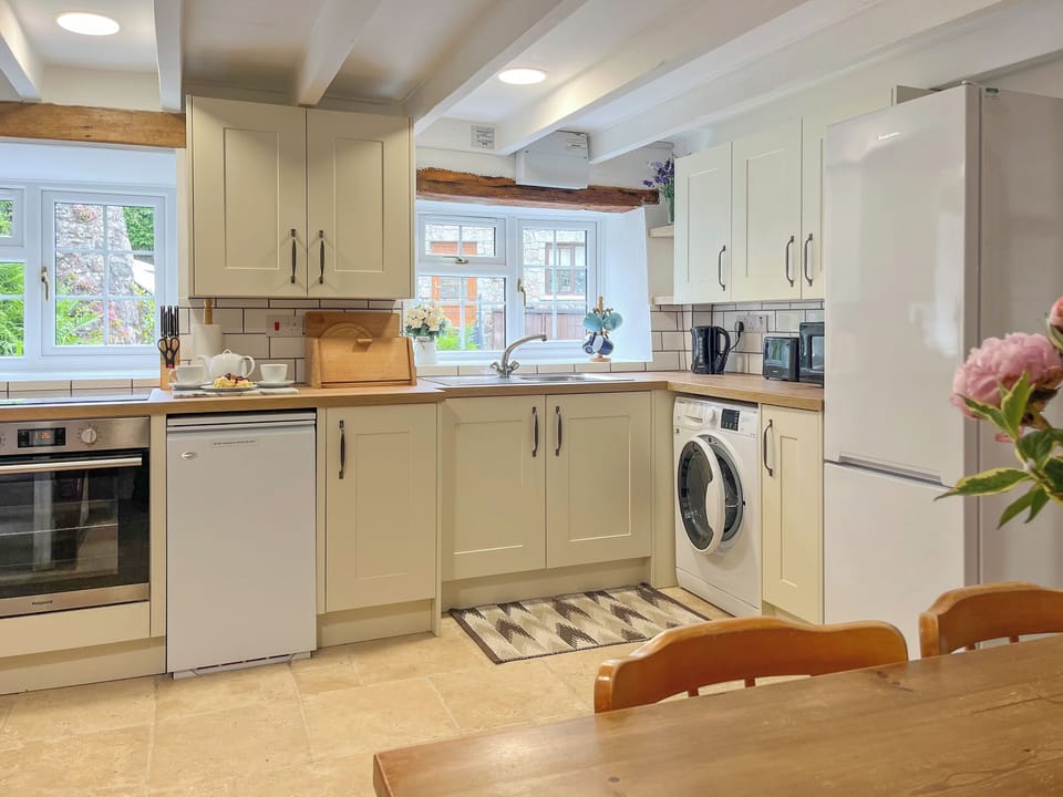 Kitchen | Henwood Barn - Henwood Holidays, Liskeard