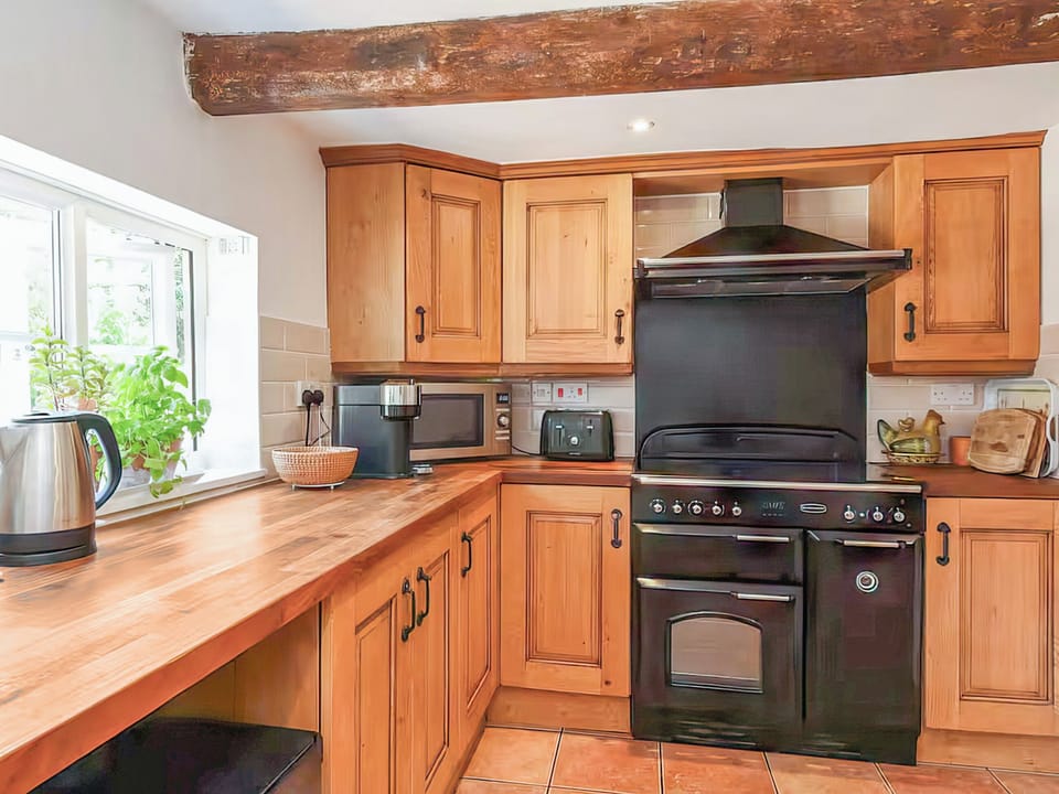 Kitchen | Old Hall Farmhouse - The Ellingham Hall Estate, Bungay
