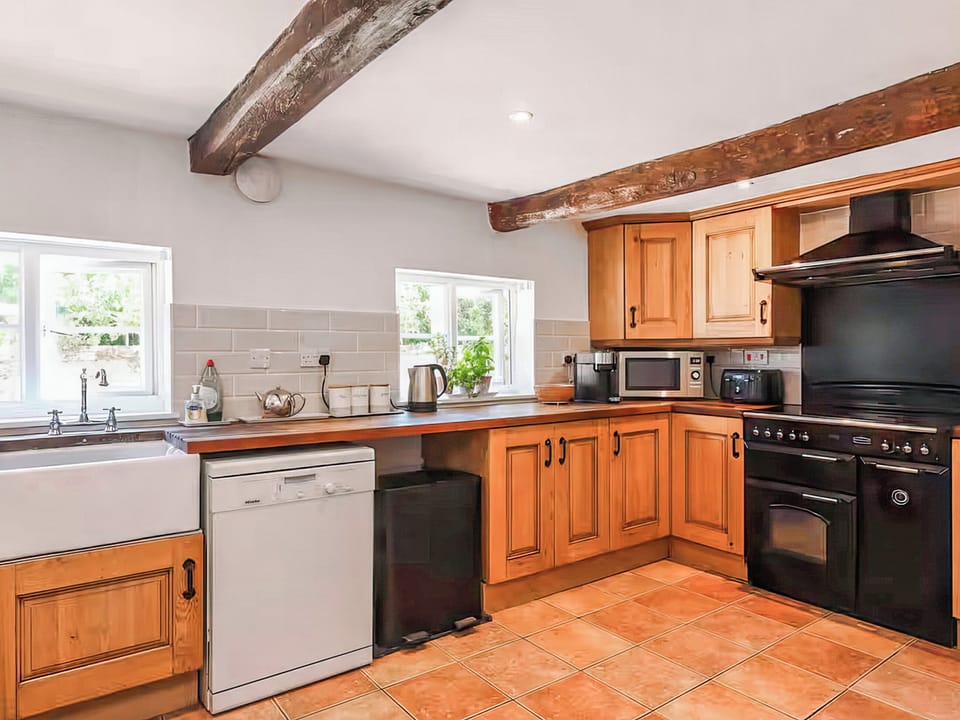 Kitchen | Old Hall Farmhouse - The Ellingham Hall Estate, Bungay