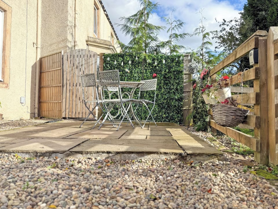 Sitting-out-area | Leaderfoot Cottage, Leaderfoot