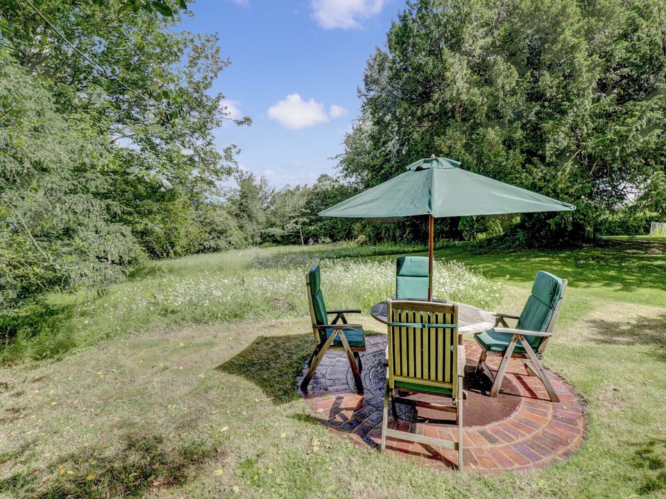 Sitting-out-area | The Barn, Bignor