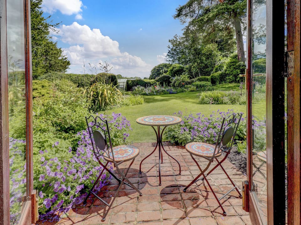 Sitting-out-area | The Barn, Bignor