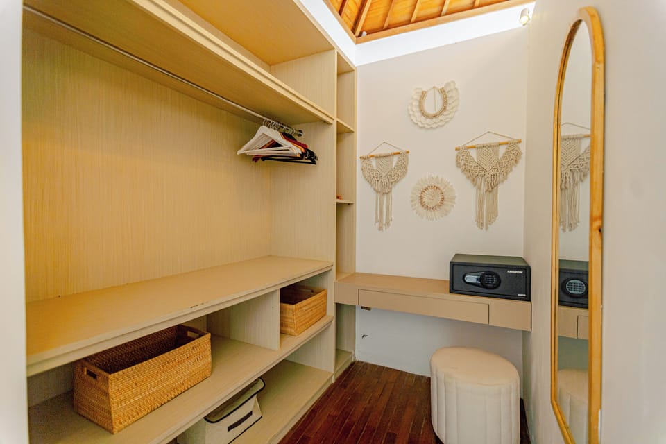 Villa, 2 Bedrooms, Pool View | Interior