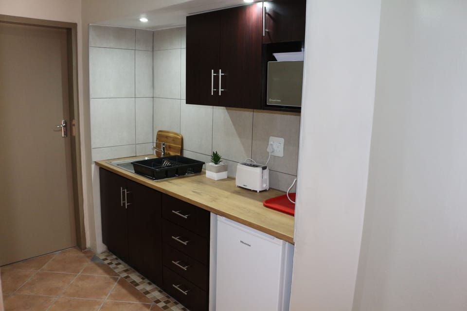 Classic Double Room, 1 Queen Bed | Private kitchenette | Fridge, electric kettle