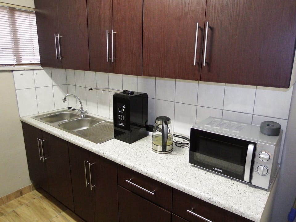 Double Room, 1 Queen Bed | Private kitchen | Fridge, electric kettle