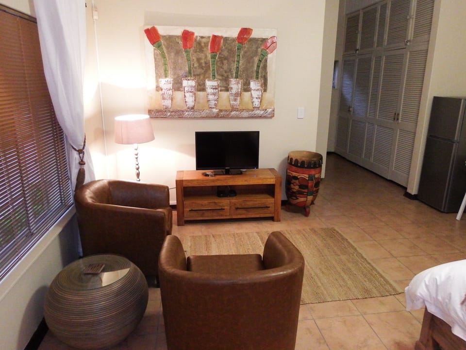 Classic Room, 1 Bedroom | Living area | Flat-screen TV