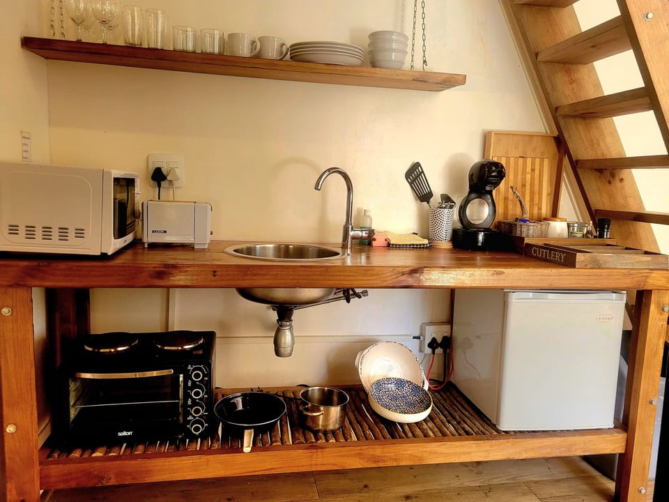 Family Semi Self Catering Mountain View  | Private kitchen | Coffee/tea maker, electric kettle