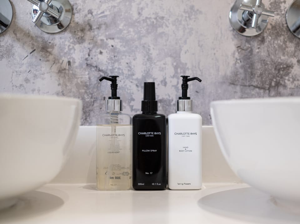 Standard Double or Twin Room (Blue Room) | Bathroom | Towels