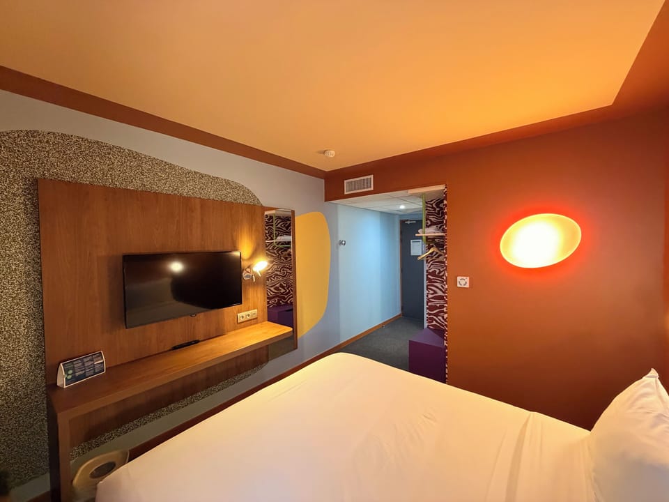 Standard Room, 1 Double Bed | Premium bedding, desk, laptop workspace, blackout drapes