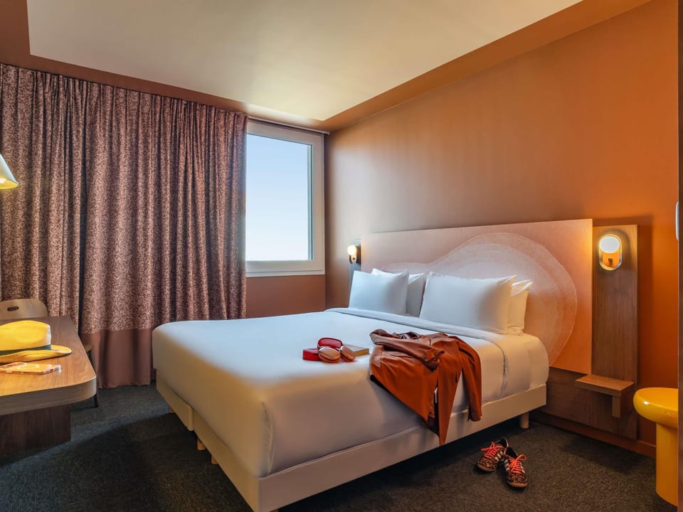 Standard Room, 1 Double Bed | Premium bedding, desk, laptop workspace, blackout drapes