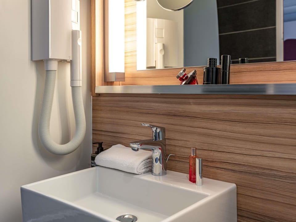 Standard Room, 1 Double Bed | Premium bedding, desk, laptop workspace, blackout drapes