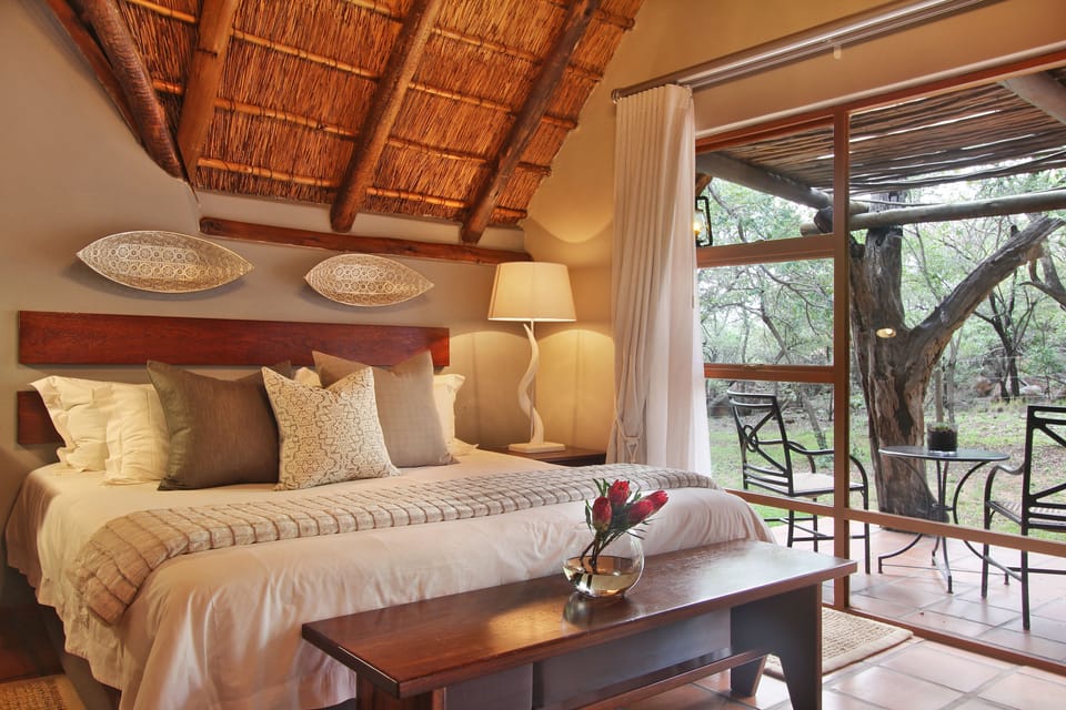 Superior Room | 1 bedroom, premium bedding, minibar, in-room safe