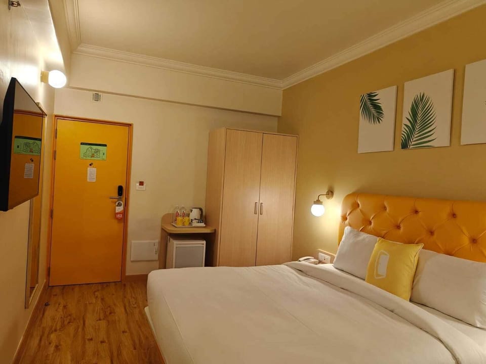 Standard Double Room, 1 Queen Bed, Non Smoking | In-room safe, WiFi (free)