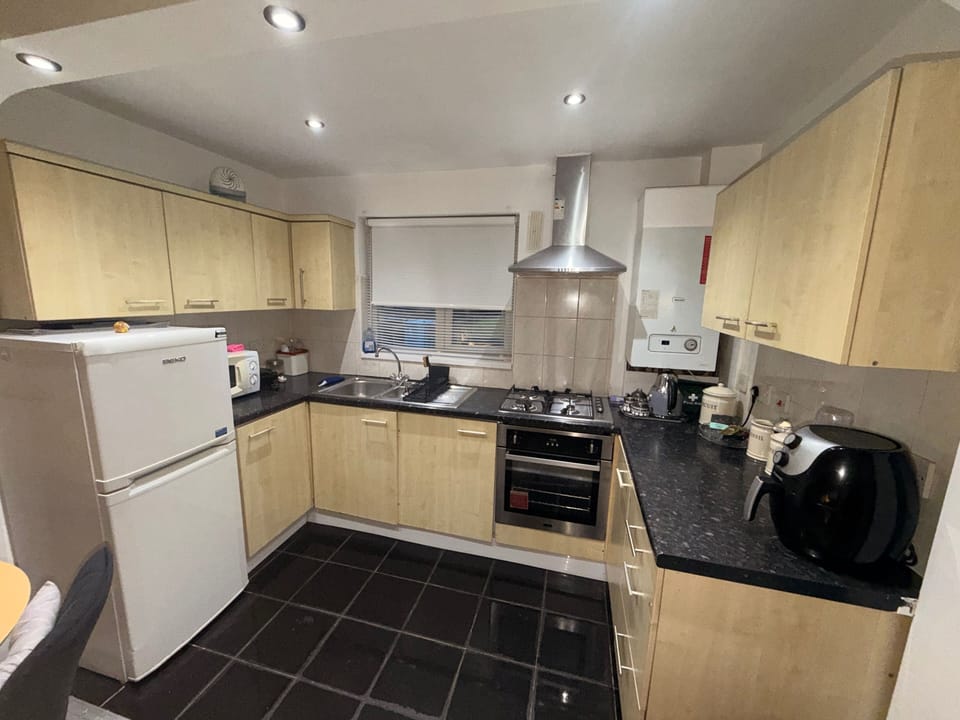 Fridge, stovetop, electric kettle, toaster