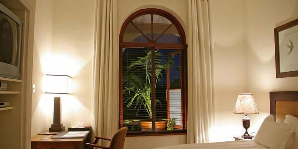 Minibar, in-room safe, iron/ironing board, free WiFi