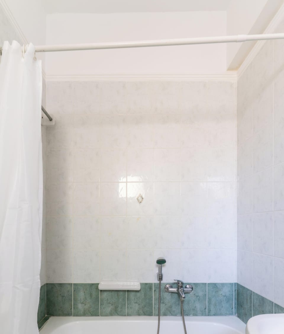 Economy Room, Patio, Pool View | Bathroom