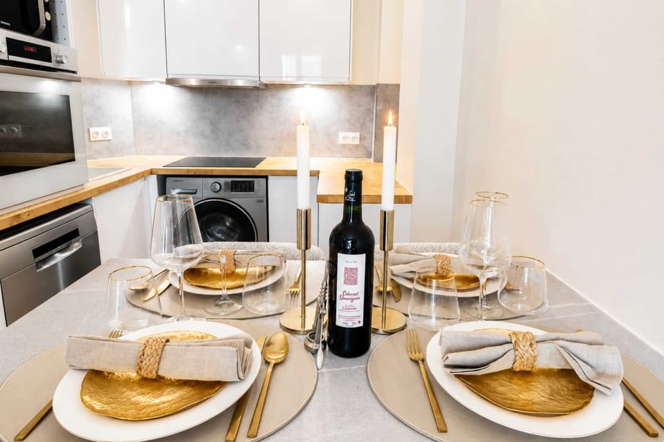 Smart & modern dining space