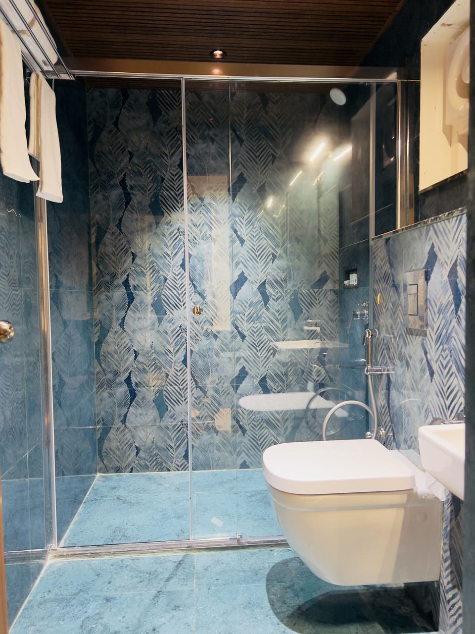 Signature Cottage, Balcony, Garden View | Bathroom | Shower, rainfall showerhead, free toiletries, slippers