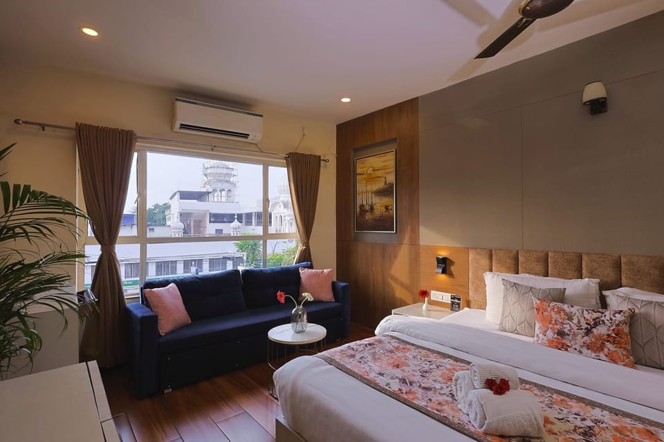 Premium Double Room, City View | In-room safe, desk, blackout drapes, soundproofing