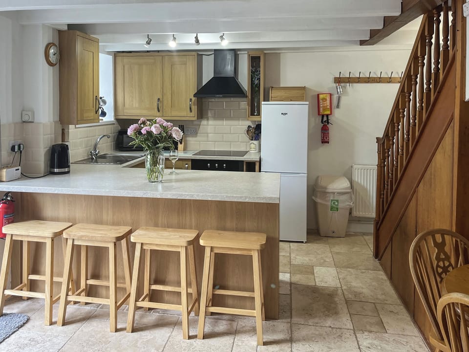 Kitchen | Small Barn - Henwood Holidays, Liskeard