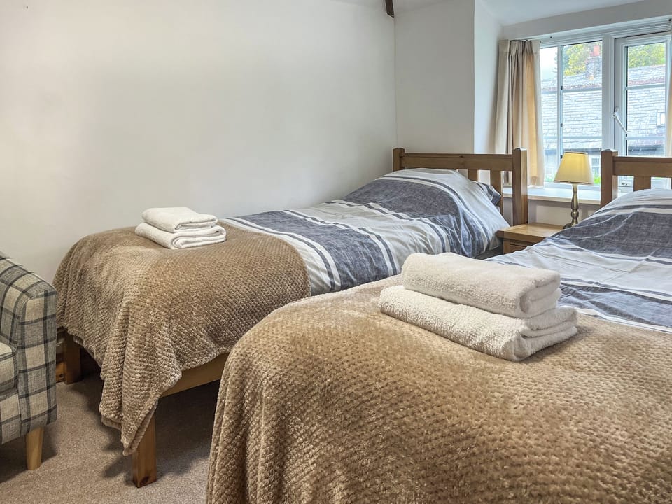 Twin bedroom | Small Barn - Henwood Holidays, Liskeard
