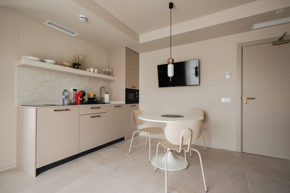 Studio, City View | Dining