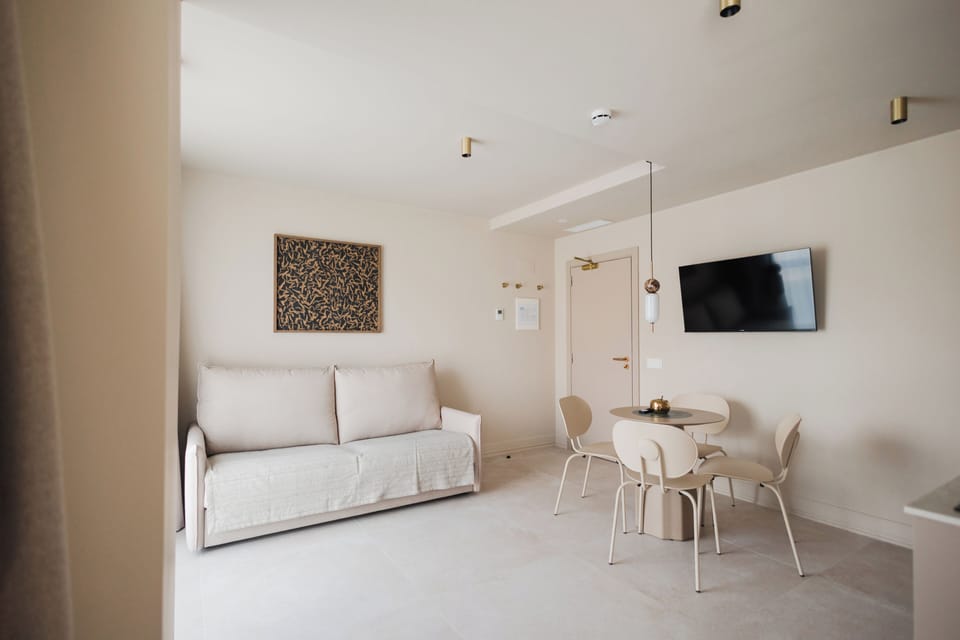 Studio, City View | Living area