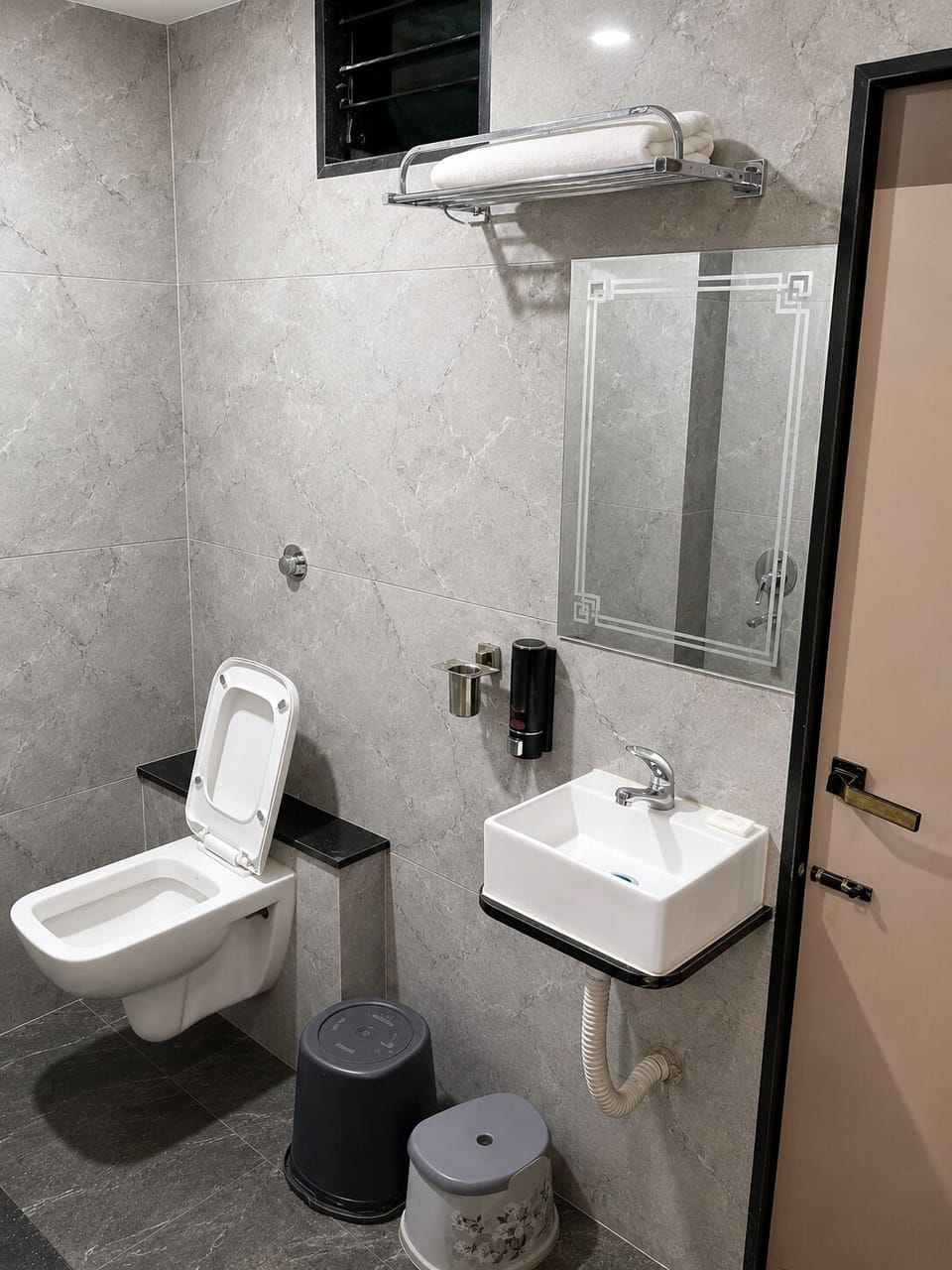 Shower, towels