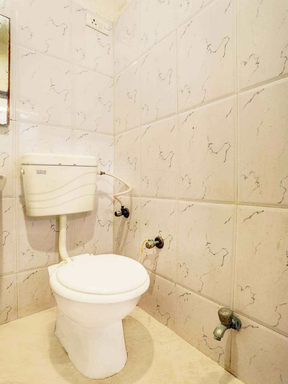 Classic Room | Bathroom | Shower, free toiletries, towels, soap