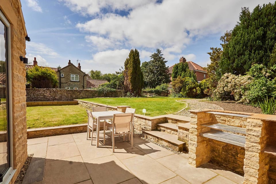 Winds Croft, Thornton-le-Dale - Host & Stay
