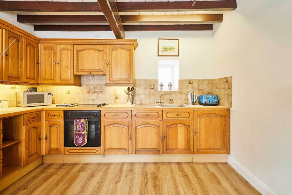 Ward Cottage, Thornton-Le-Dale - Host & Stay