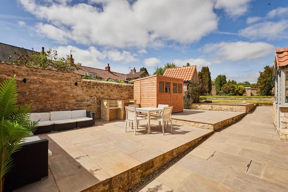 Ward Cottage, Thornton-Le-Dale - Host & Stay