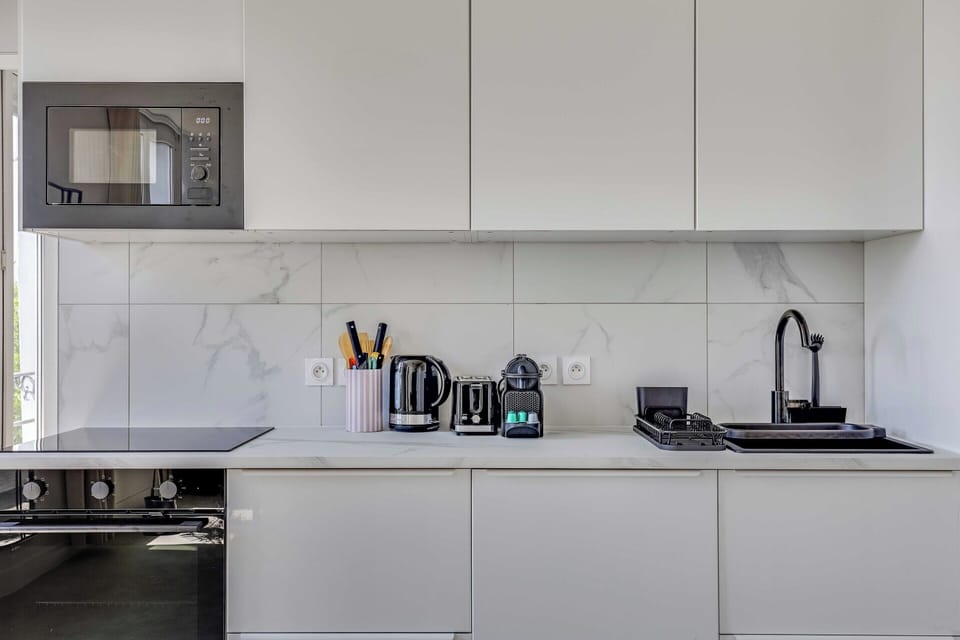 Apartment | Private kitchen | Coffee/tea maker, fridge, microwave, oven