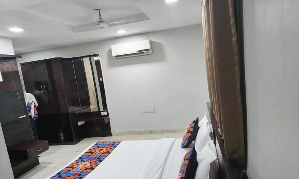 Standard Room, City View | WiFi (free), bed sheets