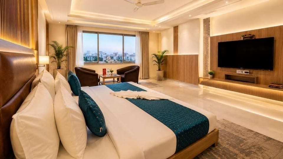 Family Room, City View | In-room safe, soundproofing, iron/ironing board, WiFi (free)
